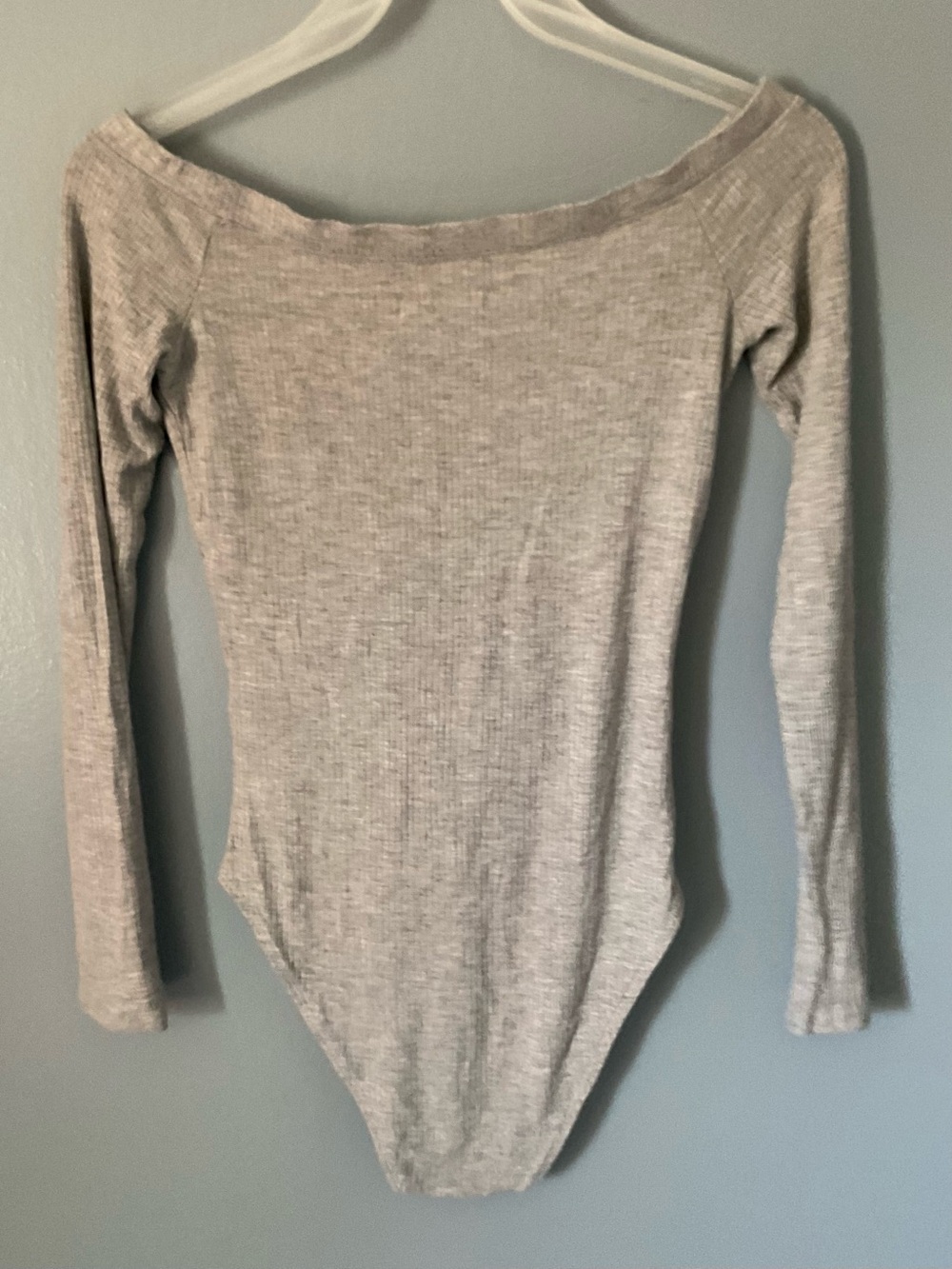 Hollister Light Gray Ribbed Long Sleeve Bodysuit - Picture 3 of 3
